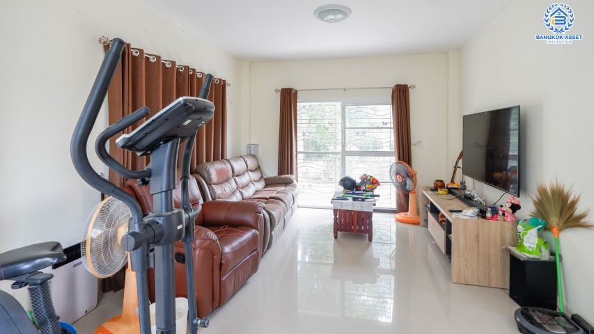 *****บ้านเดี่ยวมือสองสไตล์โมเดิร์น ม.ลลิลอินเดอะพาร์ค บางใหญ่-กาญจนาภิเษก ต่อเติมเต็มทั้งหลัง พร้อมอยู่ตอบโจทย์ทุกฟังก์ชัน เนื้อที่ 64.3 ตร.ว. ฟังก์ชัน 3 ห้องนอน 3 ห้องน้ำ 2 ที่จอดรถ บนทำเลดี เดินทางสะดวก ใกล้เซ็นทรัลเวสต์เกต และใกล้ทางด่วน "กาญจนาภิเษก" เพียง 5 นาทีถึงรถไฟฟ้าสายสีม่วง "สถานีตลาดบางใหญ่"